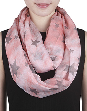 zarter Schlauchschal in rosa mit grauen Sternen