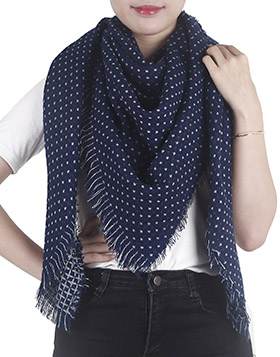 Quadratisches Schultertuch mit  Punkten in blau und weiß